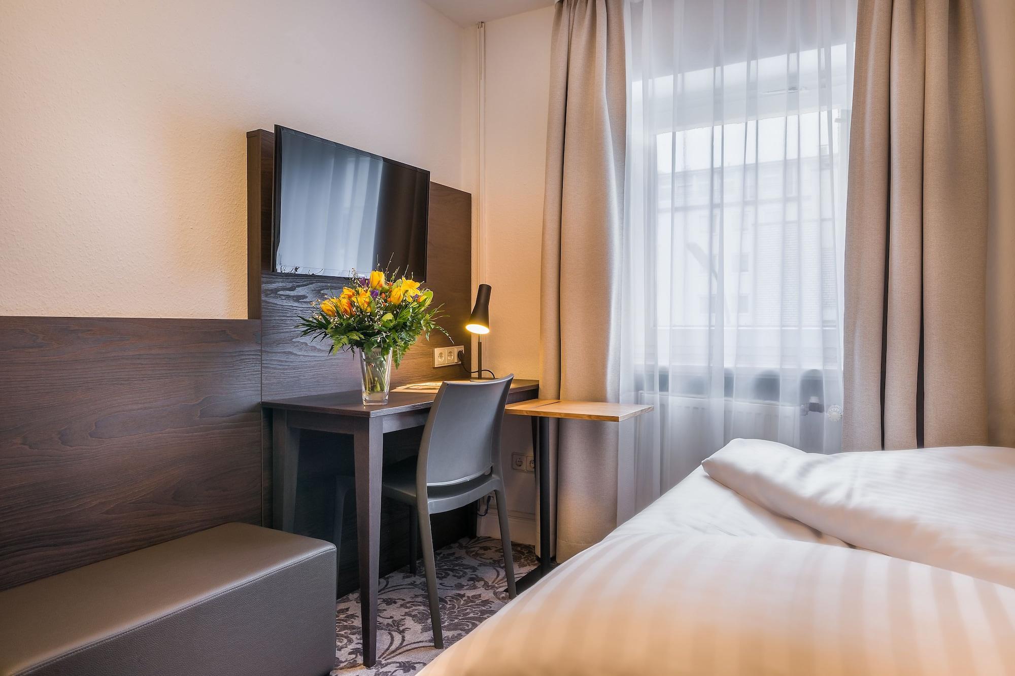 Signature Hotel Astoria Гамбург Экстерьер фото