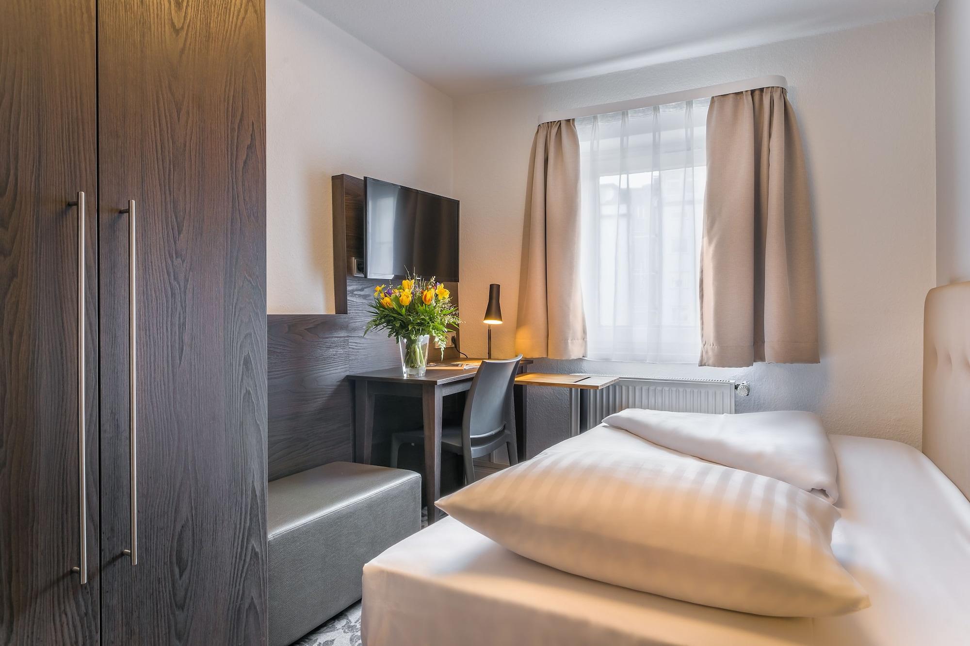 Signature Hotel Astoria Гамбург Экстерьер фото